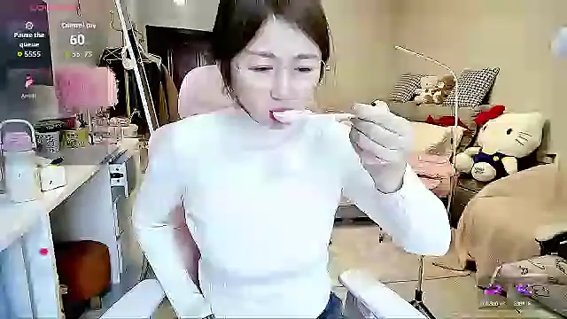 Snapshot of Diva_VVN chatting on 10/21/25, 12:11 Diva VVN online show from 10/21/25, 12:11