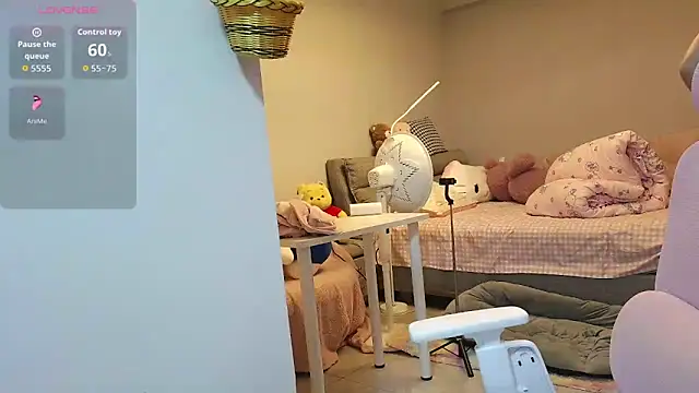 Snapshot of Diva_VVN chatting on 11/28/25, 02:39 Diva VVN online show from 11/28/25, 02:39