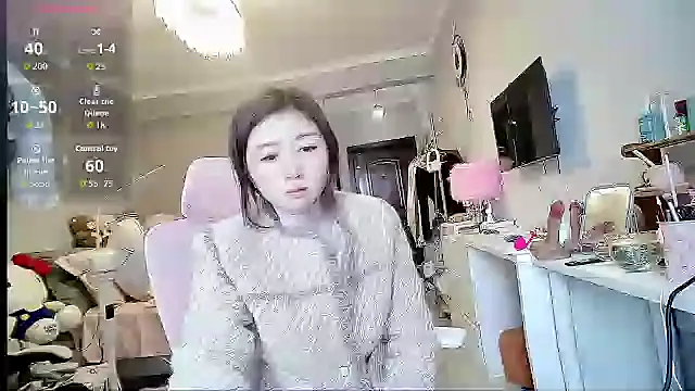 Snapshot of Diva_VVN chatting on 10/27/25, 12:00 Diva VVN online show from 10/27/25, 12:00