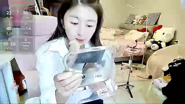 Snapshot of Diva_VVN chatting on 10/20/25, 12:13 Diva VVN online show from 10/20/25, 12:13