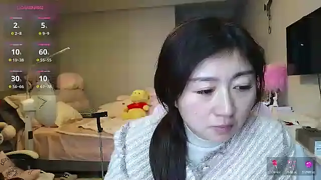 Snapshot of Diva_VVN chatting on 10/29/25, 11:47 Diva VVN online show from 10/29/25, 11:47