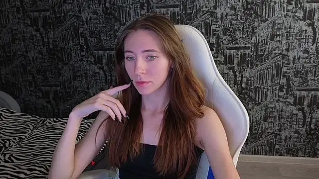 MiaLinder online show from 10/05/25, 03:14