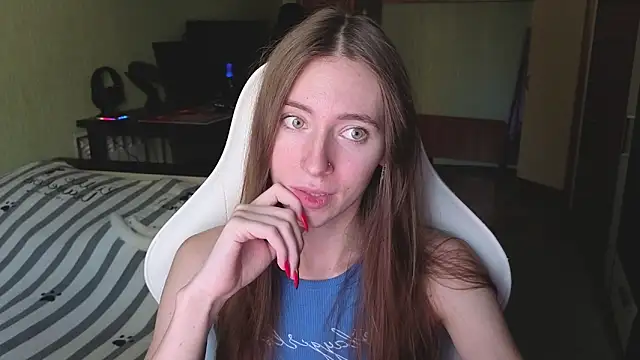 MiaLinder online show from 09/15/25, 12:05