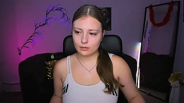 melani bumm online show from 12/18/25, 01:15