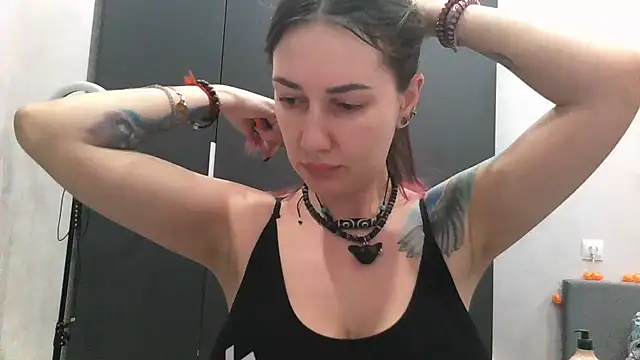 Snapshot of Quelysha chatting on 10/31/25, 06:48 Quelysha online show from 10/31/25, 06:48