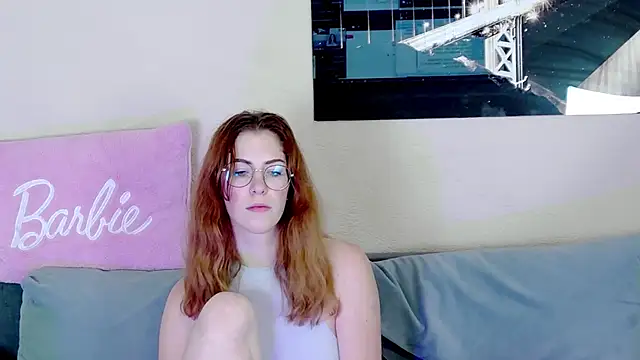 Snapshot of CaitlinMoon chatting on 10/29/25, 04:11 CaitlinMoon online show from 10/29/25, 04:11