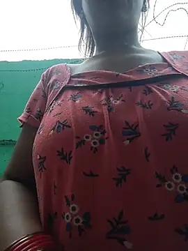 Snapshot of your_favourite_bhabhi chatting on 08/04/26, 12:48 your favourite bhabhi online show from 08/04/26, 12:48