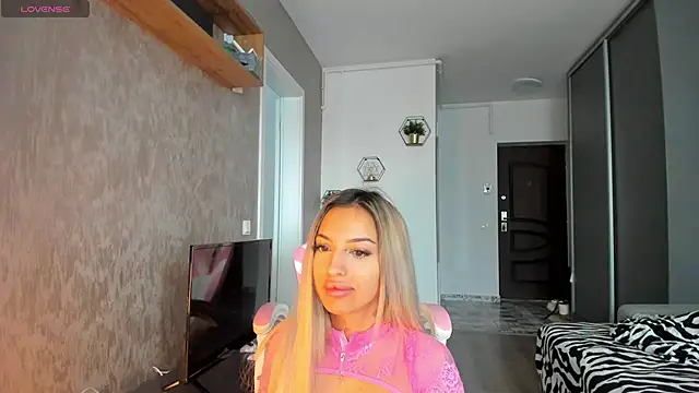 Anya Belle online show from 11/20/25, 08:48