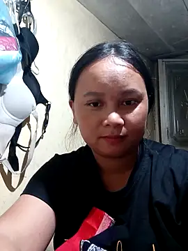Snapshot of -Kitty-92 chatting on 10/01/25, 04:17 -Kitty-92 online show from 10/01/25, 04:17