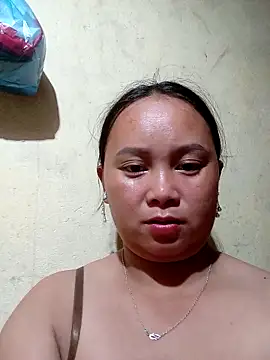 Snapshot of -Kitty-92 chatting on 09/13/25, 12:38 -Kitty-92 online show from 09/13/25, 12:38