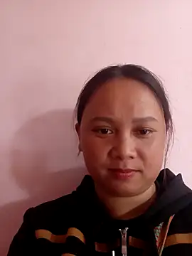 Snapshot of -Kitty-92 chatting on 09/18/25, 04:37 -Kitty-92 online show from 09/18/25, 04:37