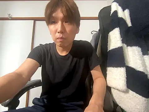 Snapshot of yuton_2525 chatting on 09/18/25, 02:36 yuton 2525 online show from 09/18/25, 02:36