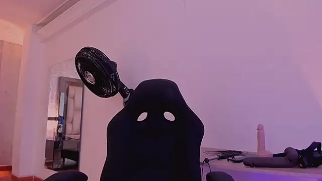 AnnaraLein online show from 10/24/25, 03:38