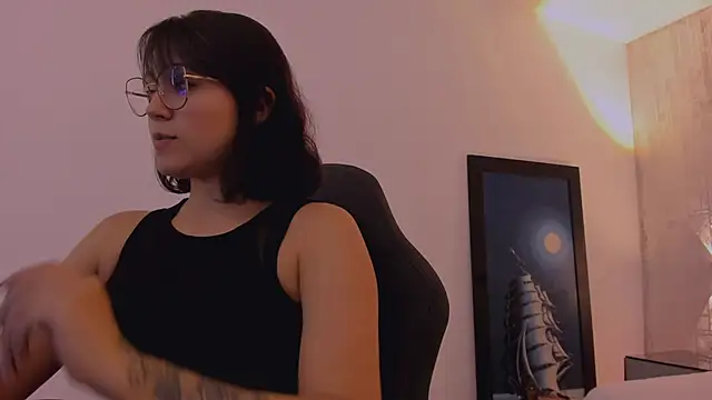 AnnaraLein online show from 12/19/25, 03:43