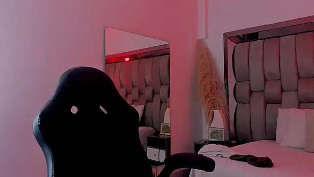 AnnaraLein online show from 11/05/25, 12:14