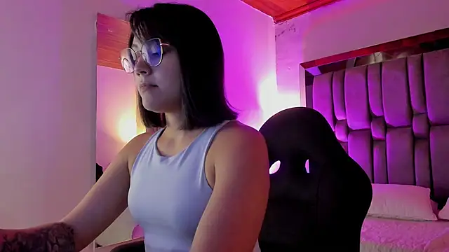 AnnaraLein online show from 11/30/25, 03:40