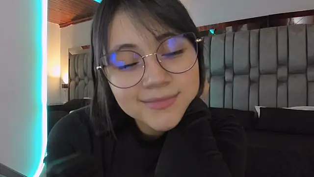 AnnaraLein online show from 11/07/25, 11:52