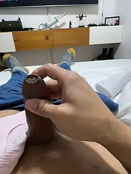 andres52720 online show from 02/09/26, 04:43