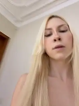 Elven Elfie online show from 11/27/25, 05:19