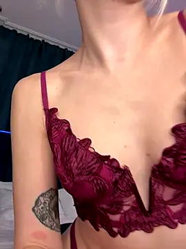 Elven Elfie online show from 11/08/25, 05:11