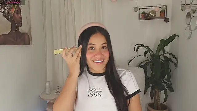 Snapshot of AlisxxnFx chatting on 09/19/25, 12:09 AlisxxnFx online show from 09/19/25, 12:09