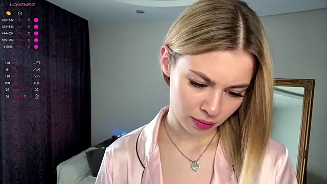 Snapshot of Lil_Elisa chatting on 10/16/25, 10:45 Lil Elisa online show from 10/16/25, 10:45