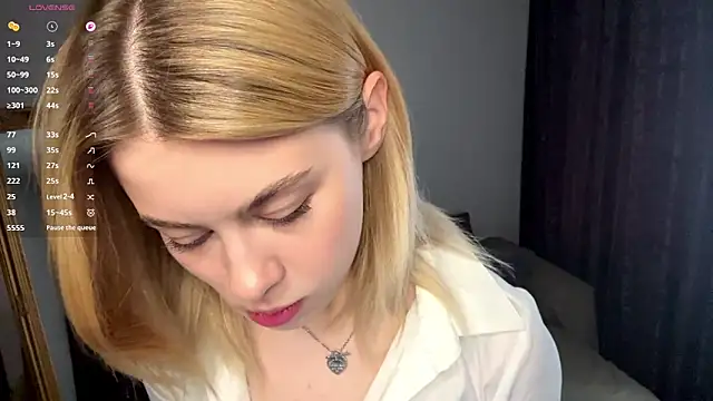Snapshot of Lil_Elisa chatting on 09/15/25, 11:21 Lil Elisa online show from 09/15/25, 11:21