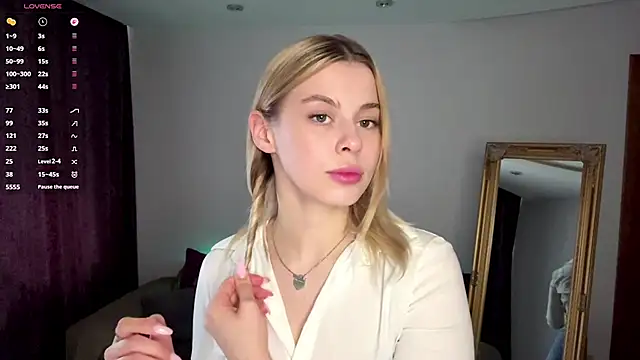 Snapshot of Lil_Elisa chatting on 09/19/25, 11:03 Lil Elisa online show from 09/19/25, 11:03