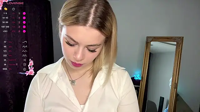 Snapshot of Lil_Elisa chatting on 10/13/25, 10:28 Lil Elisa online show from 10/13/25, 10:28