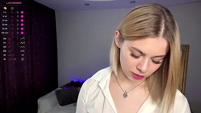 Snapshot of Lil_Elisa chatting on 10/17/25, 07:11 Lil Elisa online show from 10/17/25, 07:11