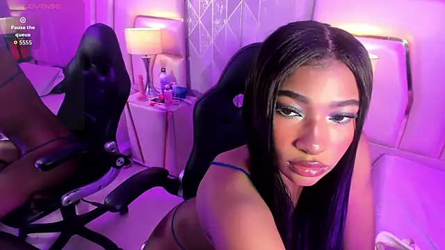 Snapshot of SophiaBloss chatting on 11/28/25, 04:45 SophiaBloss online show from 11/28/25, 04:45