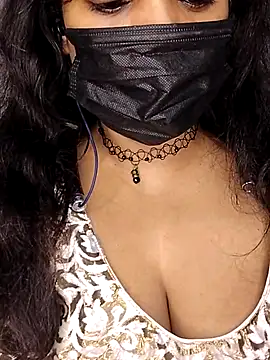 Snapshot of aliyaa9900 chatting on 10/30/25, 07:11 aliyaa9900 online show from 10/30/25, 07:11