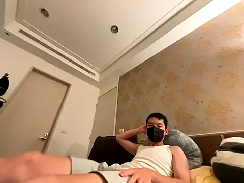 kaikai1335 online show from 10/18/25, 07:32