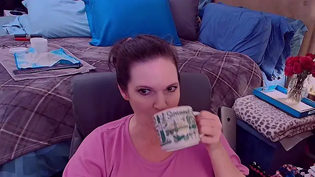 Snapshot of ninajaymes chatting on 10/06/25, 10:54 ninajaymes online show from 10/06/25, 10:54