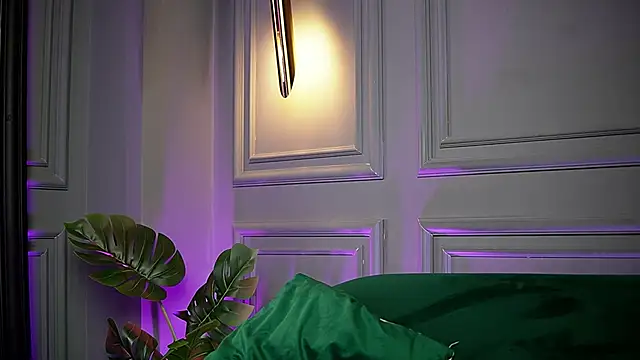 SaraiAngel online show from 11/04/25, 11:19