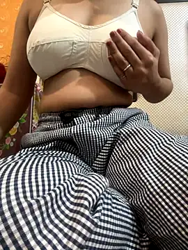 miss moonikaa online show from 11/28/25, 08:36