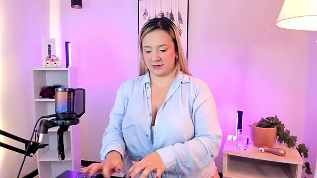 hollie joliie online show from 03/20/26, 12:06