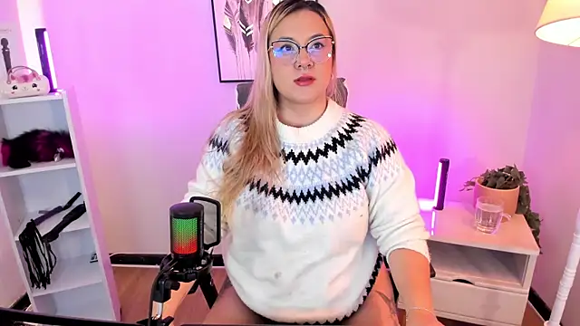 hollie joliie online show from 03/11/26, 12:21