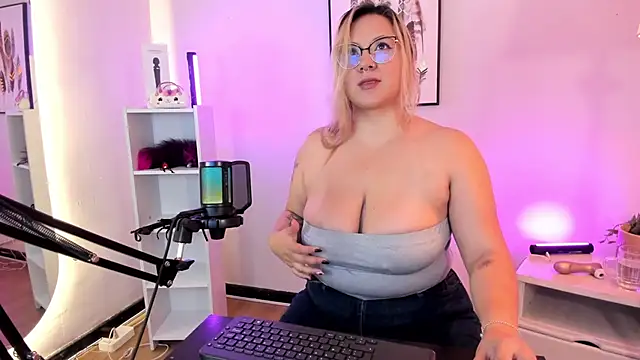 hollie joliie online show from 03/16/26, 12:09