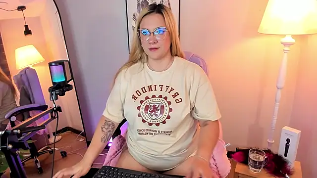 hollie joliie online show from 02/23/26, 12:50