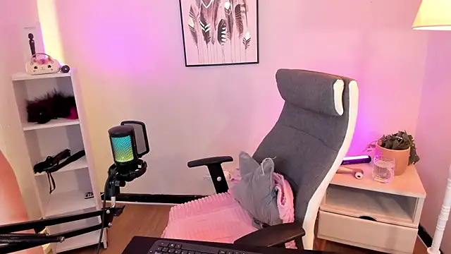 hollie joliie online show from 03/08/26, 02:31