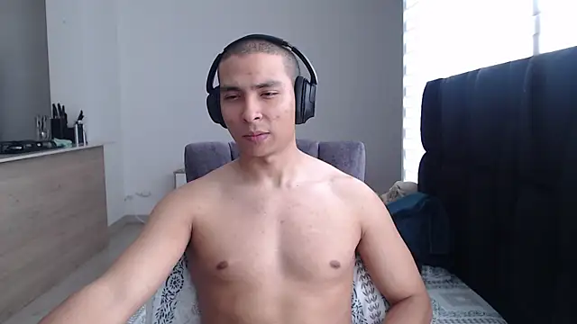 Auron Demon01 online show from 12/17/25, 07:30