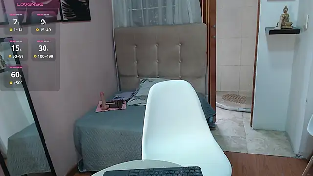 Snapshot of amara_rousse1 chatting on 09/23/25, 01:29 amara rousse1 online show from 09/23/25, 01:29