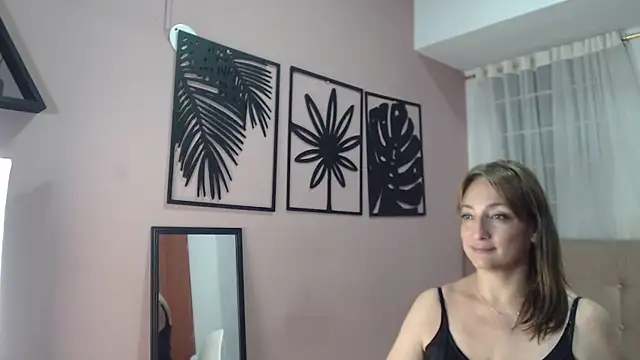 Snapshot of amara_rousse1 chatting on 07/12/26, 01:01 amara rousse1 online show from 07/12/26, 01:01