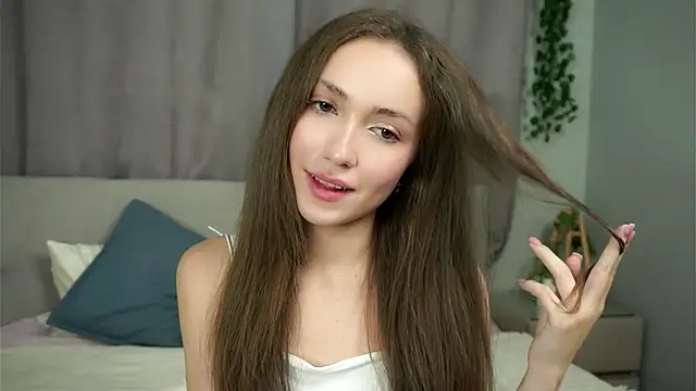 ZeniaBolich online show from 09/23/25, 10:50