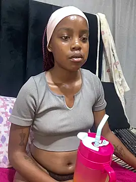 Littlebunny33 online show from 04/22/26, 08:37