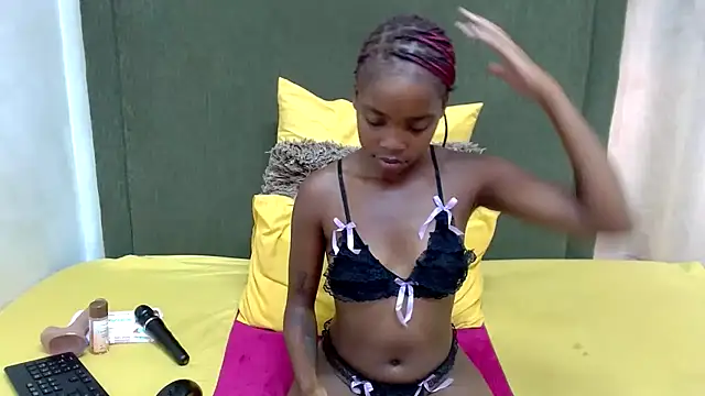 Snapshot of Littlebunny33 chatting on 01/15/26, 08:18 Littlebunny33 online show from 01/15/26, 08:18