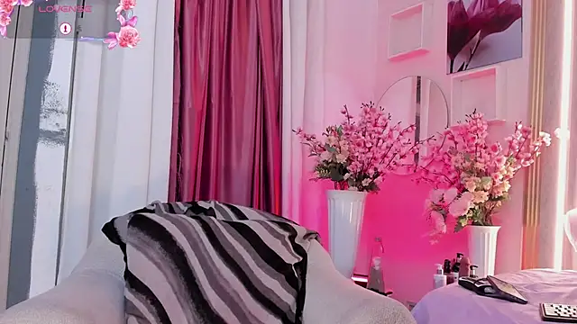 Snapshot of La_Diabla_111_ chatting on 02/13/26, 01:05 La Diabla 111 online show from 02/13/26, 01:05