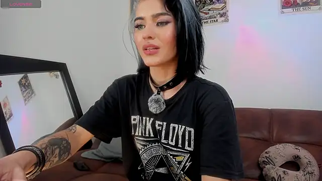 Snapshot of La_Diabla_111_ chatting on 04/30/26, 06:48 La Diabla 111 online show from 04/30/26, 06:48