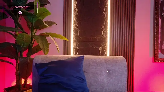 La Diabla 111  online show from 11/30/25, 01:45